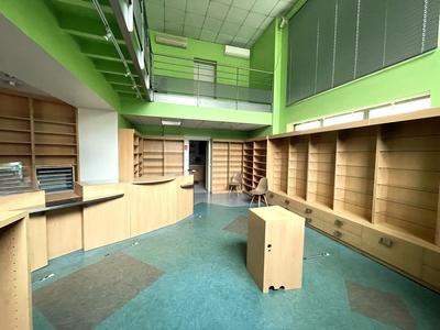Local commercial - 240 m² - 6 pièces