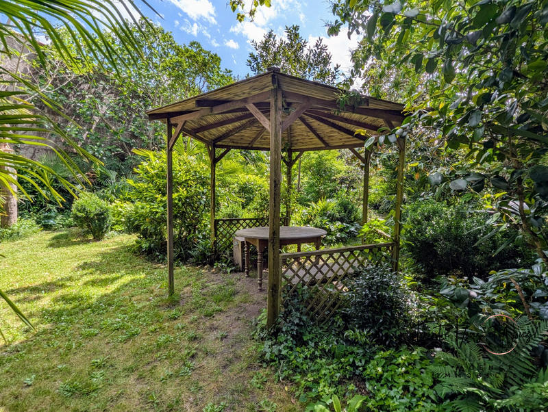 Maison - 280 m² - 8 pièces