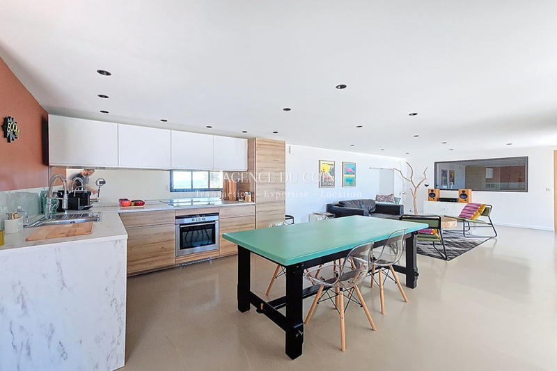 Maison - 215 m² - 6 pièces