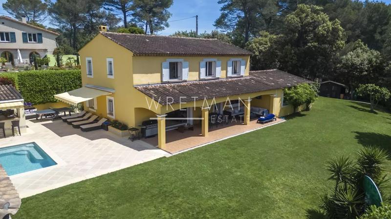 Maison - 185 m² - 7 pièces