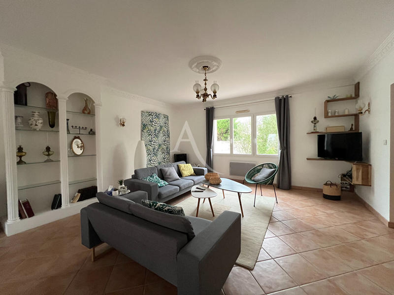 Maison - 225 m² - 8 pièces