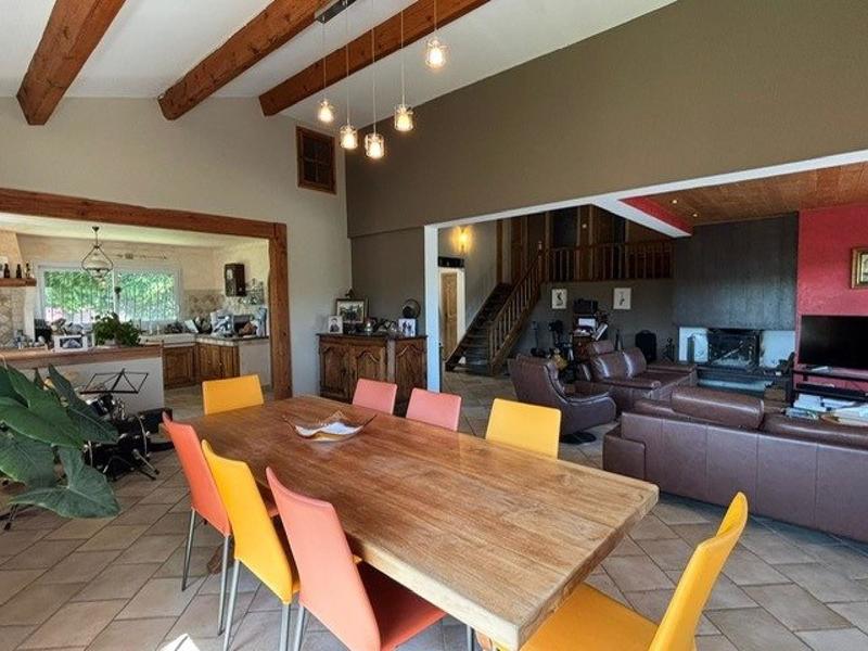 Maison - 204 m² - 7 pièces