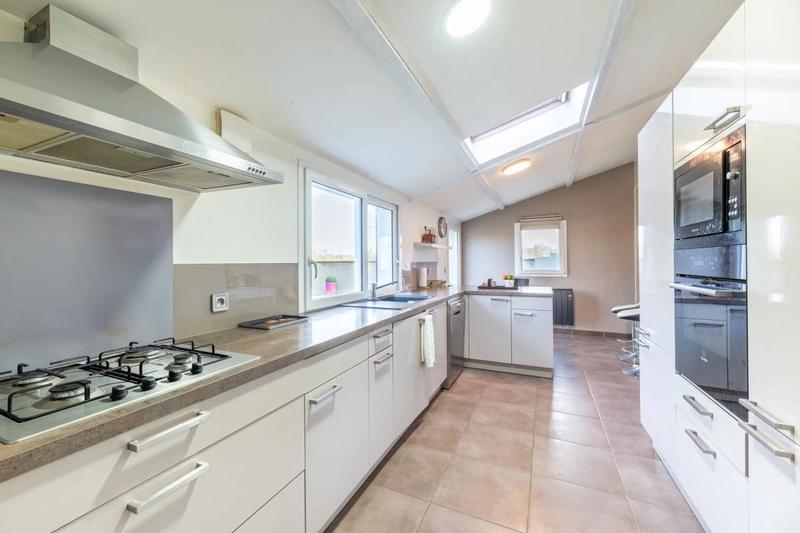 Maison - 200 m² - 8 pièces