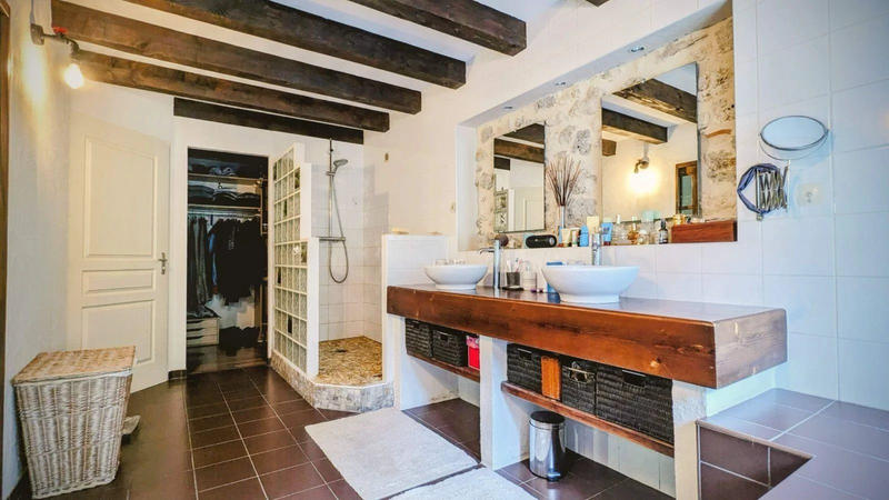 Maison - 237 m² - 6 pièces