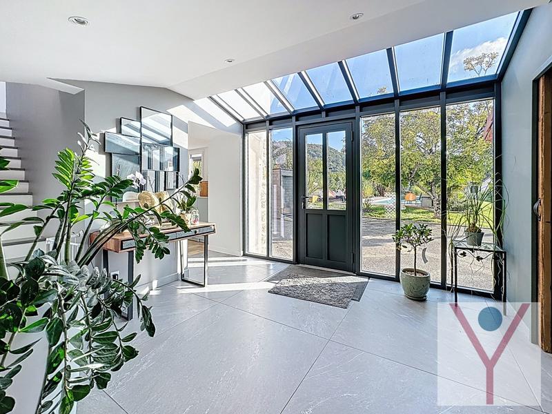 Maison - 316 m² - 8 pièces