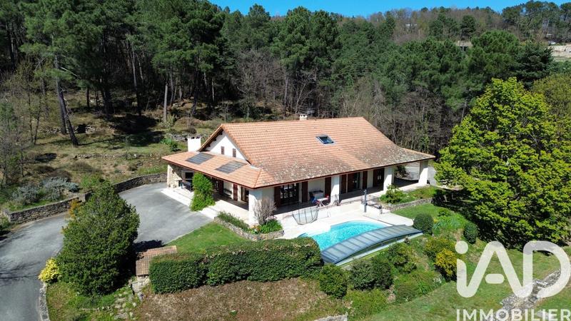 Maison - 202 m² - 6 pièces