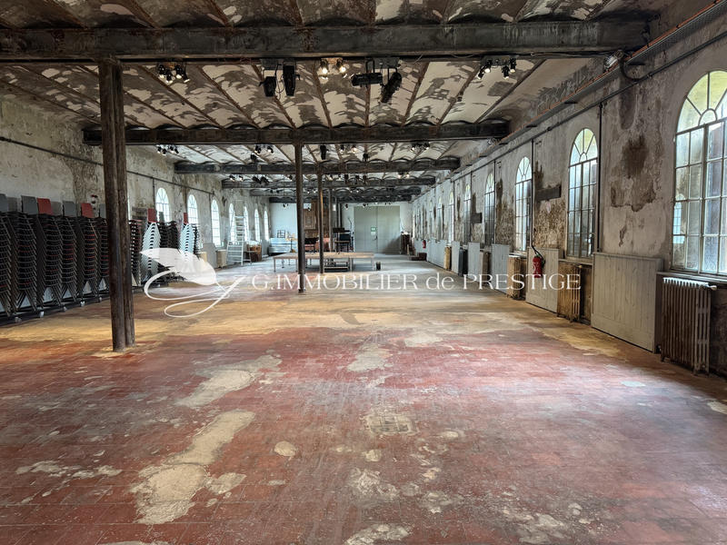 Propriété - 1 166 m² - 15 pièces