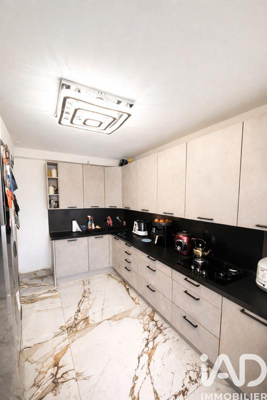 Maison - 94 m² - 5 pièces