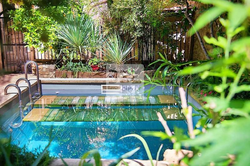 Mas - 571 m² - 24 pièces