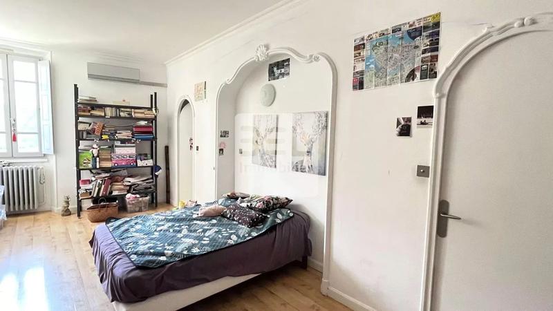 Appartement - 205 m² - 6 pièces