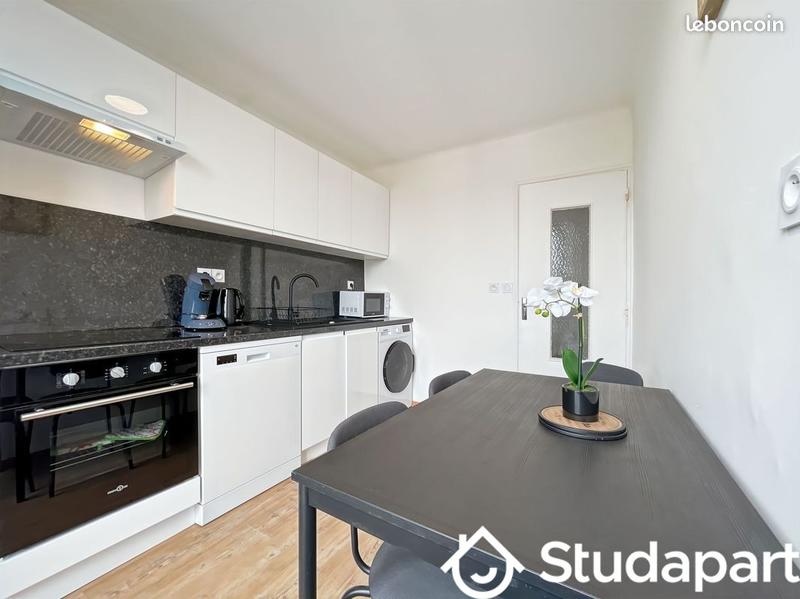 Chambre - 70 m² - 1 pièce