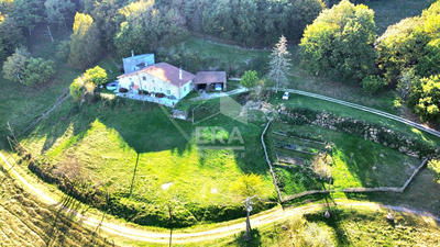 Maison - 250 m² - 10 pièces