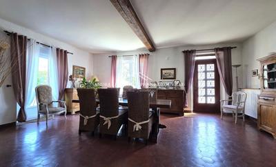 Maison - 295 m² - 8 pièces