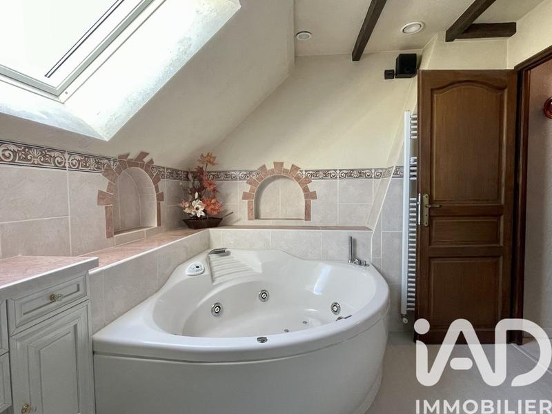 Maison - 184 m² - 7 pièces