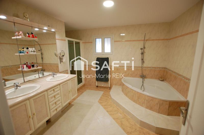 Maison - 285 m² - 6 pièces