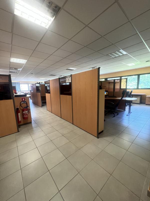 Bureau - 1 200 m²