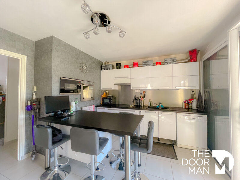 Maison - 200 m² - 6 pièces