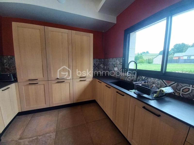 Maison traditionnelle - 220 m² - 8 pièces