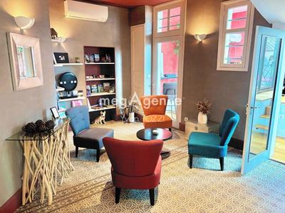 Maison - 279 m² - 12 pièces