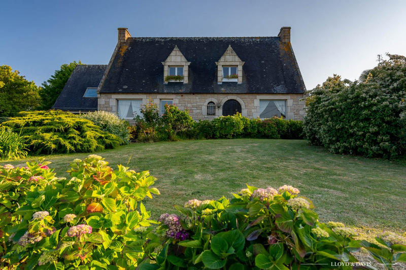 Maison - 213 m² - 7 pièces