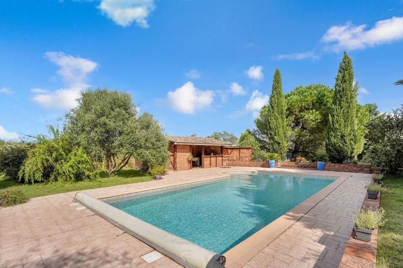 Maison - 300 m² - 11 pièces