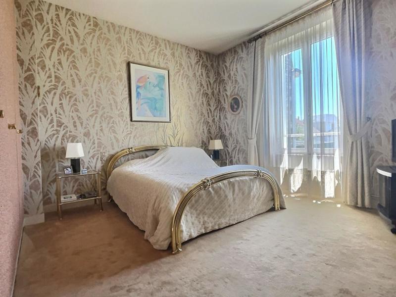 Maison - 212 m² - 8 pièces