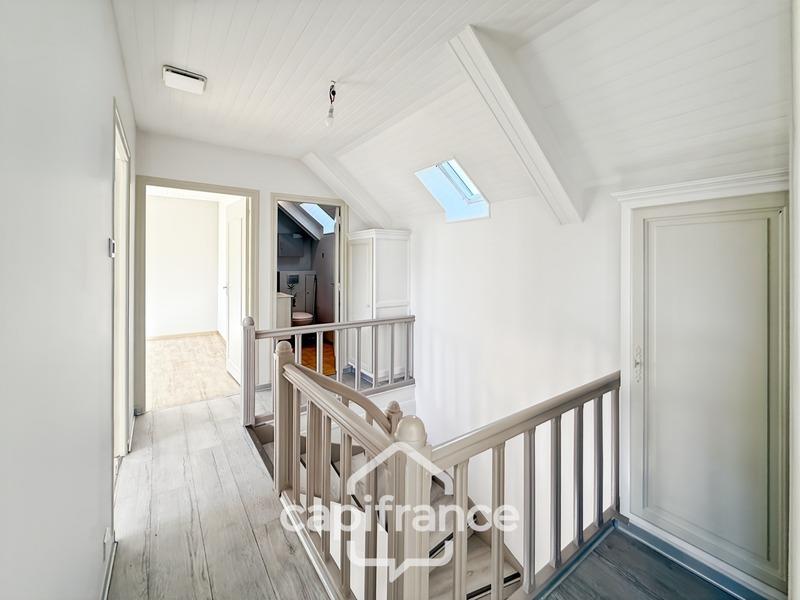 Maison - 193 m² - 9 pièces