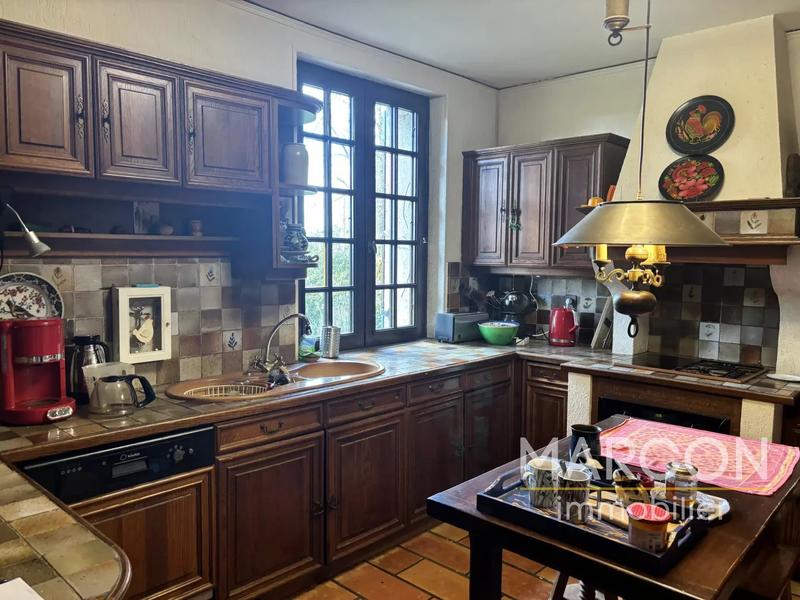 Propriété - 225 m²