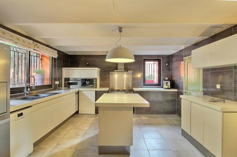 Maison de maîtres - 305 m² - 12 pièces