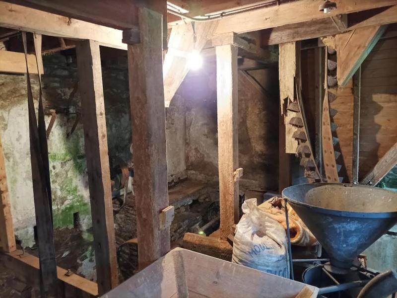 Moulin - 79 m² - 9 pièces