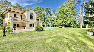 Maison - 302 m² - 8 pièces