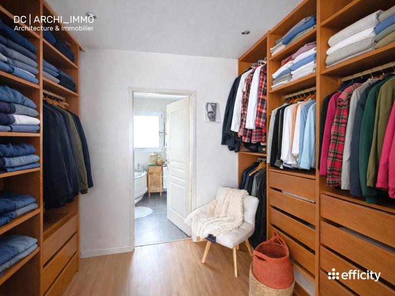 Maison - 200 m² - 7 pièces