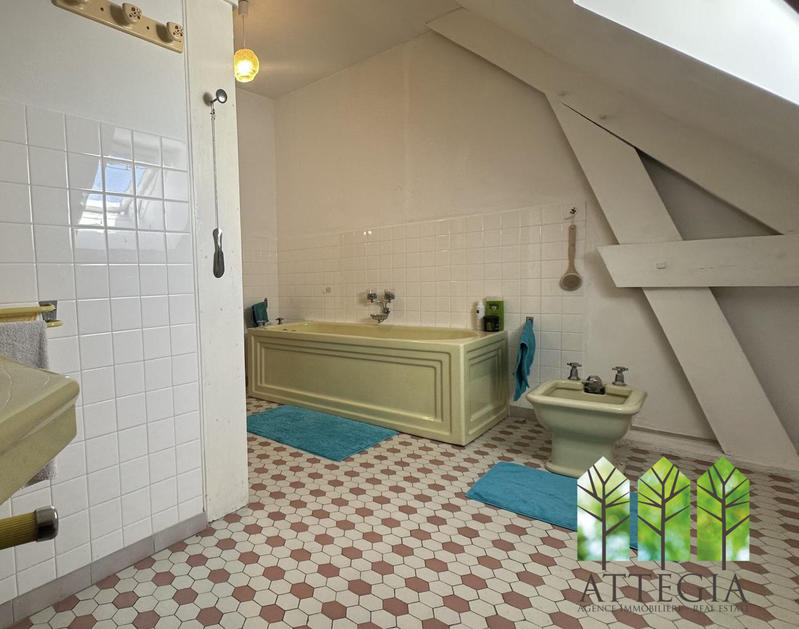 Maison - 317 m² - 14 pièces