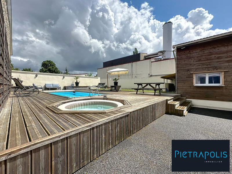 Maison - 380 m² - 6 pièces