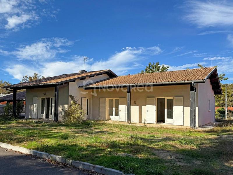 Maison - 180 m² - 5 pièces