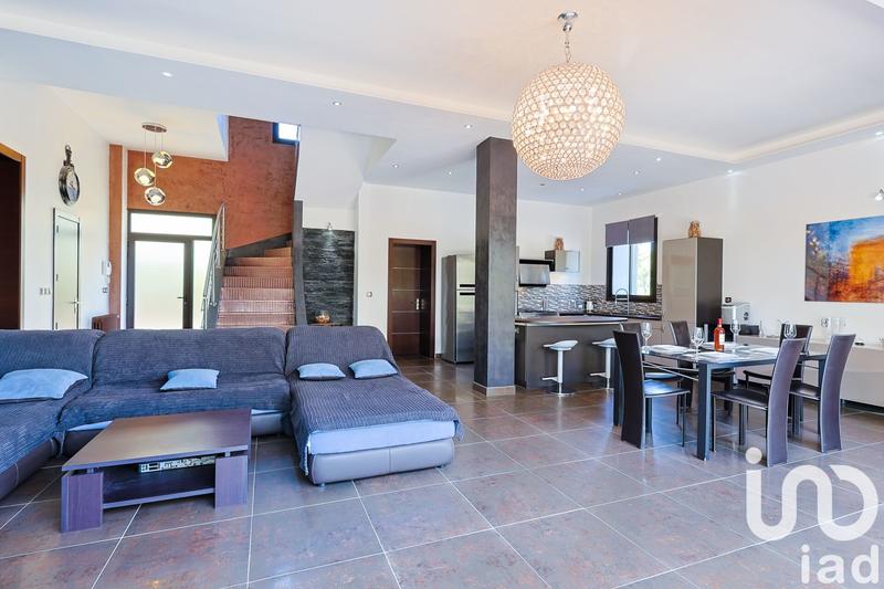 Maison - 227 m² - 7 pièces