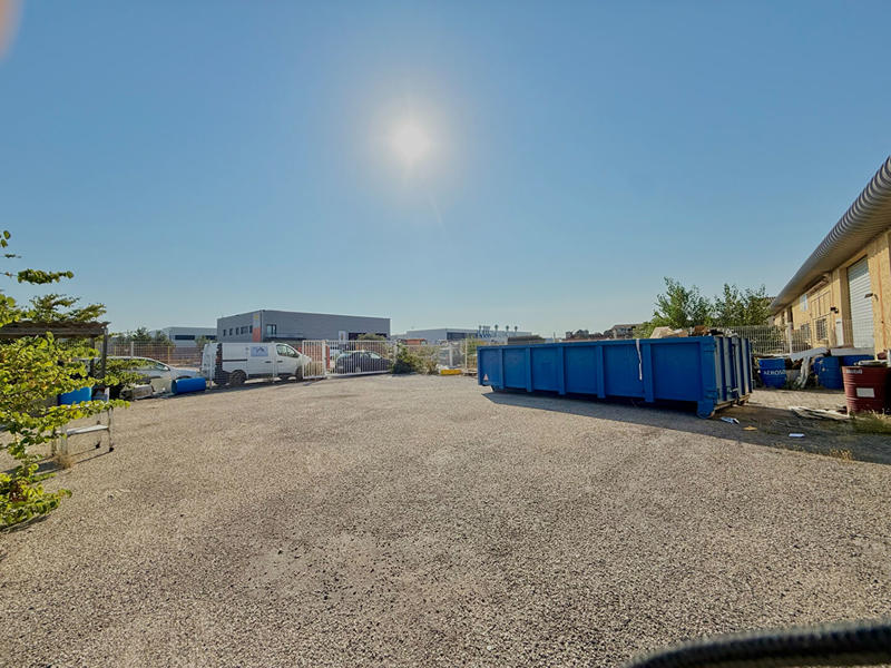 Local commercial - 250 m² - 4 pièces