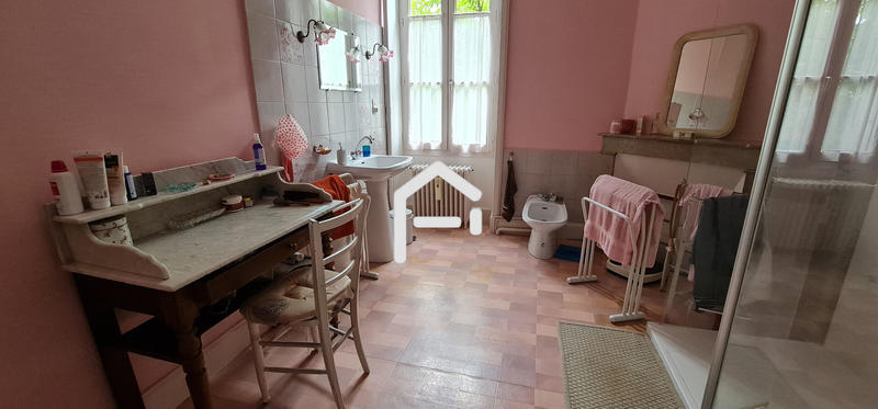 Maison - 210 m² - 8 pièces