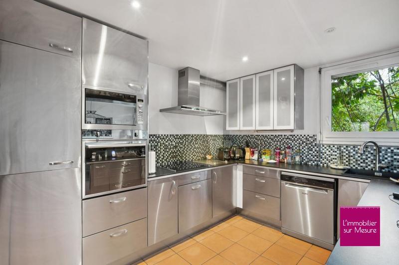 Maison - 210 m² - 6 pièces