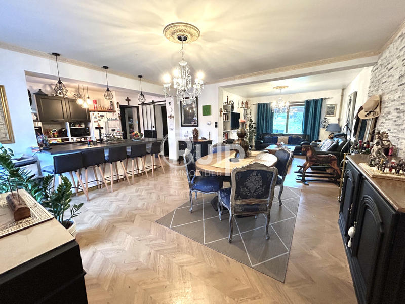 Maison - 160 m² - 8 pièces