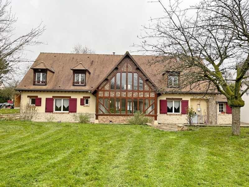 Maison - 261 m² - 8 pièces
