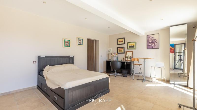 Villa - 247 m² - 6 pièces