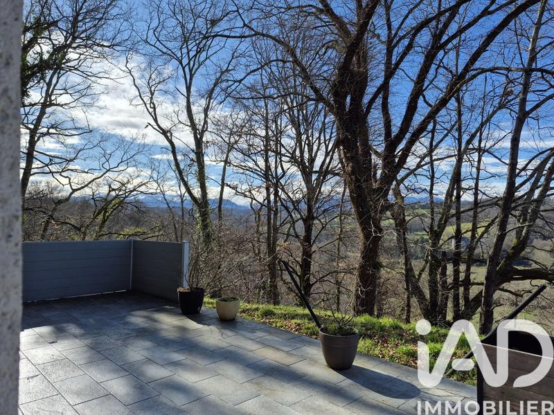 Maison - 235 m² - 9 pièces