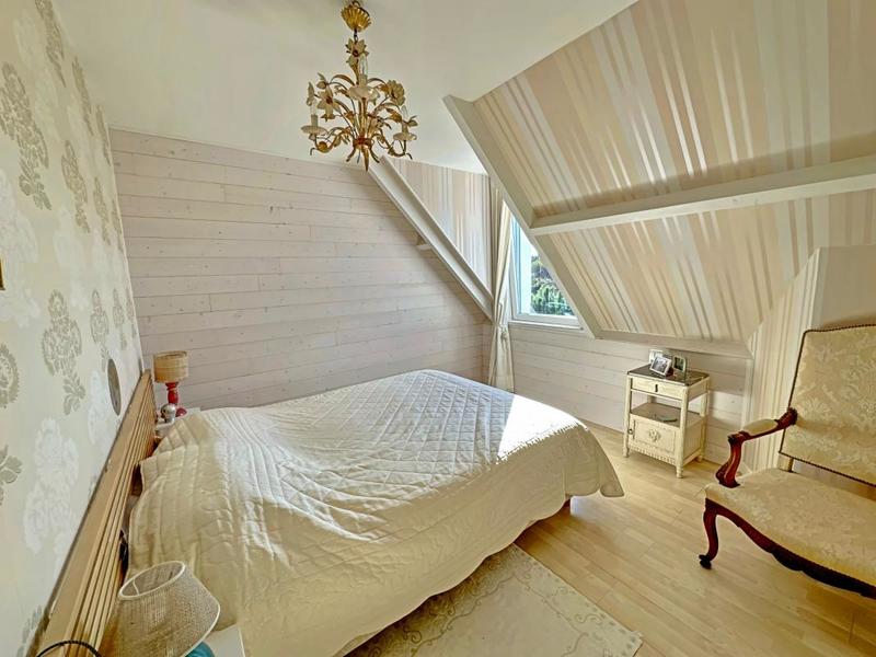 Villa - 241 m² - 8 pièces