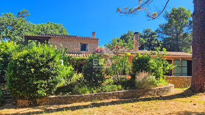 Maison - 270 m² - 9 pièces