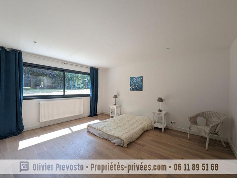 Maison - 235 m² - 9 pièces