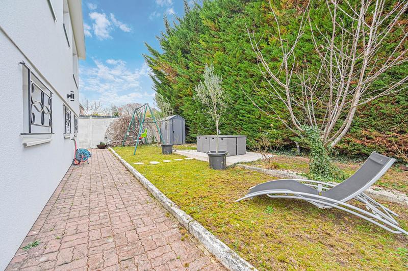 Maison contemporaine - 217 m² - 6 pièces