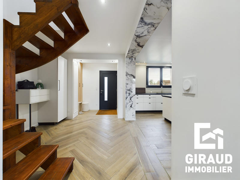 Maison - 108 m² - 6 pièces