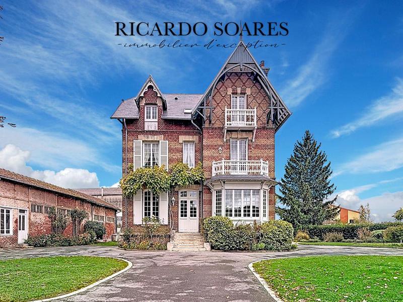 Demeure - 219 m² - 10 pièces