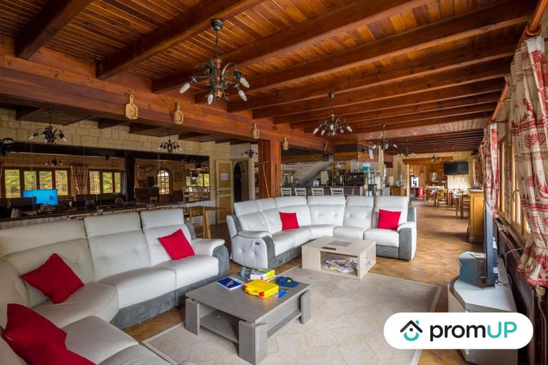 Maison - 600 m² - 17 pièces